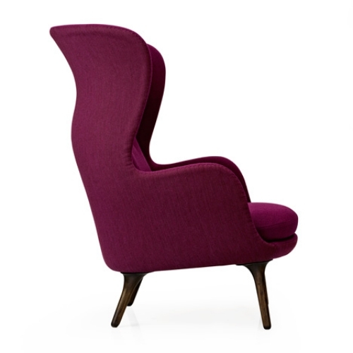 dizajnové kreslo fialovej farby od jaime hayón