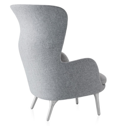 svetlo šedé dizajnové kreslo od jaime hayón