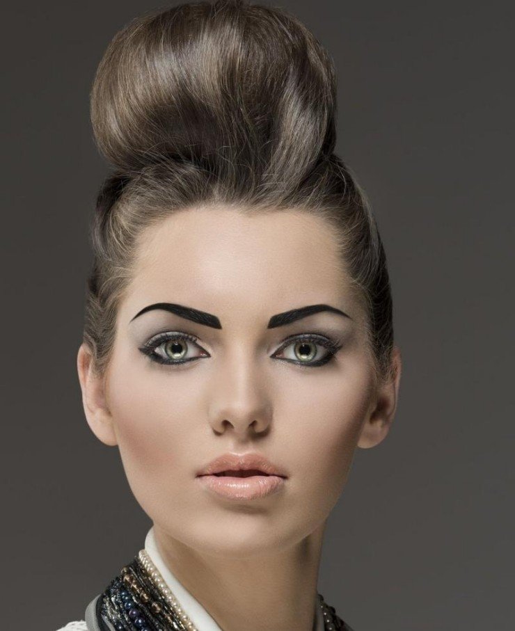 Účes pre ženy Rockabilly v updo verzii Rockabilly-účes-ženy-nápady-dlhé-vlasy-updo