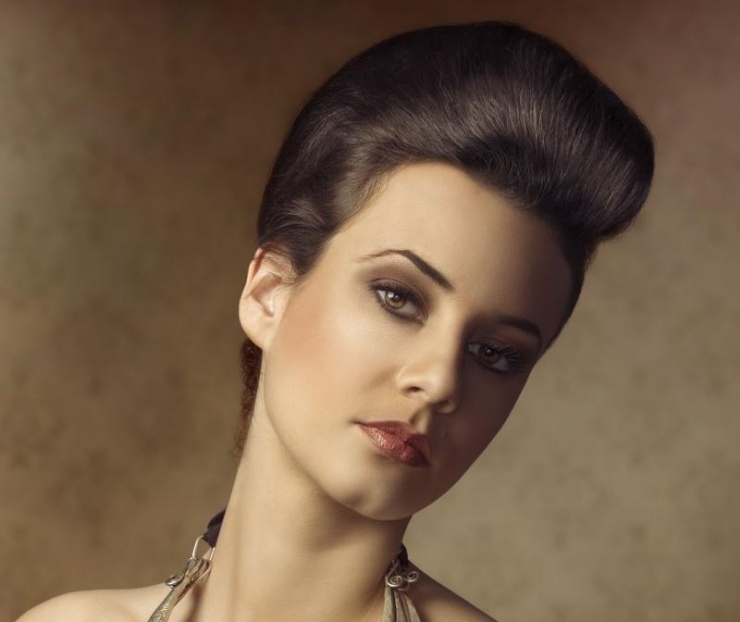 Účesy Rockabilly pre ženy s krátkymi vlasmi Rockabilly-účes-ženy-hore-objem