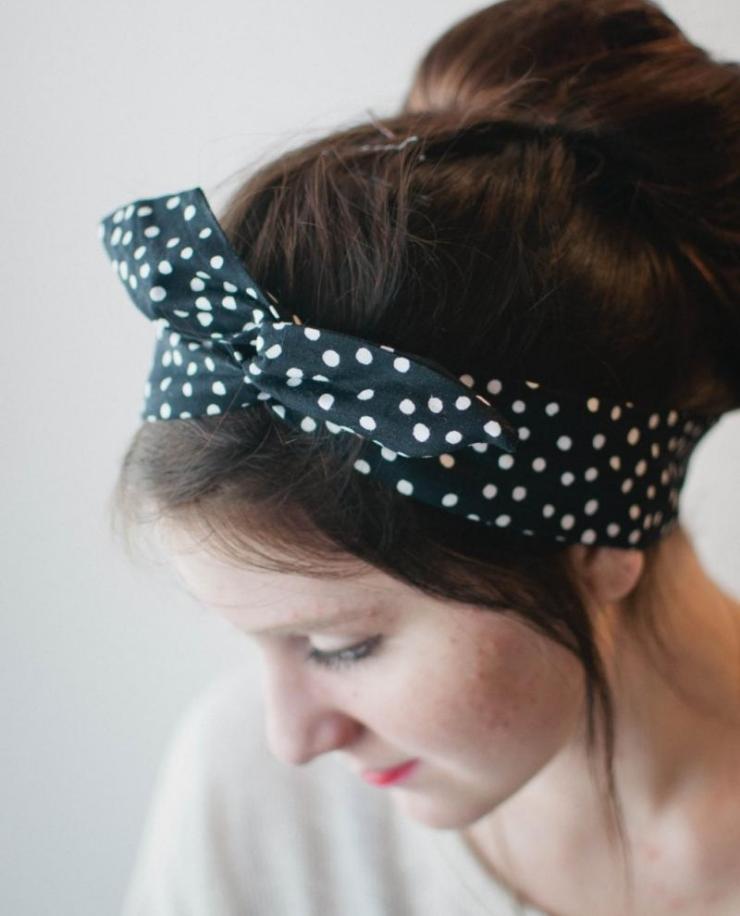 Rockabilly updo s čelenkou Rockabilly-účes-čelenka-šatka-kravata-nápady