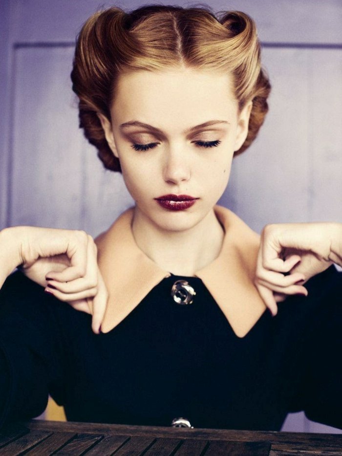 účes rockabilly s vintage pocitom - vhodný pre elegantné dámy rockabilly-účes-retro-štýl-dámy-elegantné