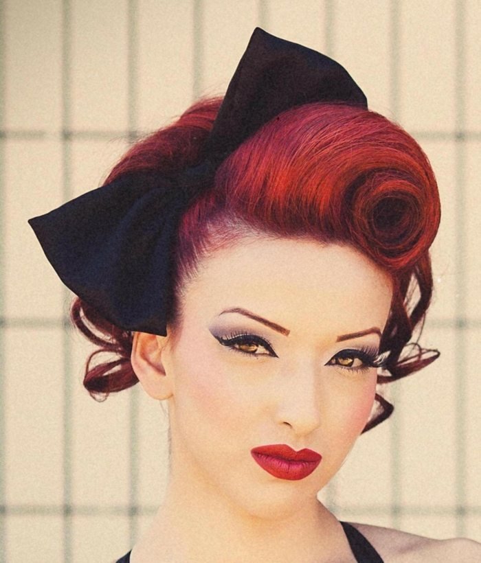 updo s retro ofinou a mašličkou ako doplnok do vlasov updo retro ofina mašlička doplnok do vlasov