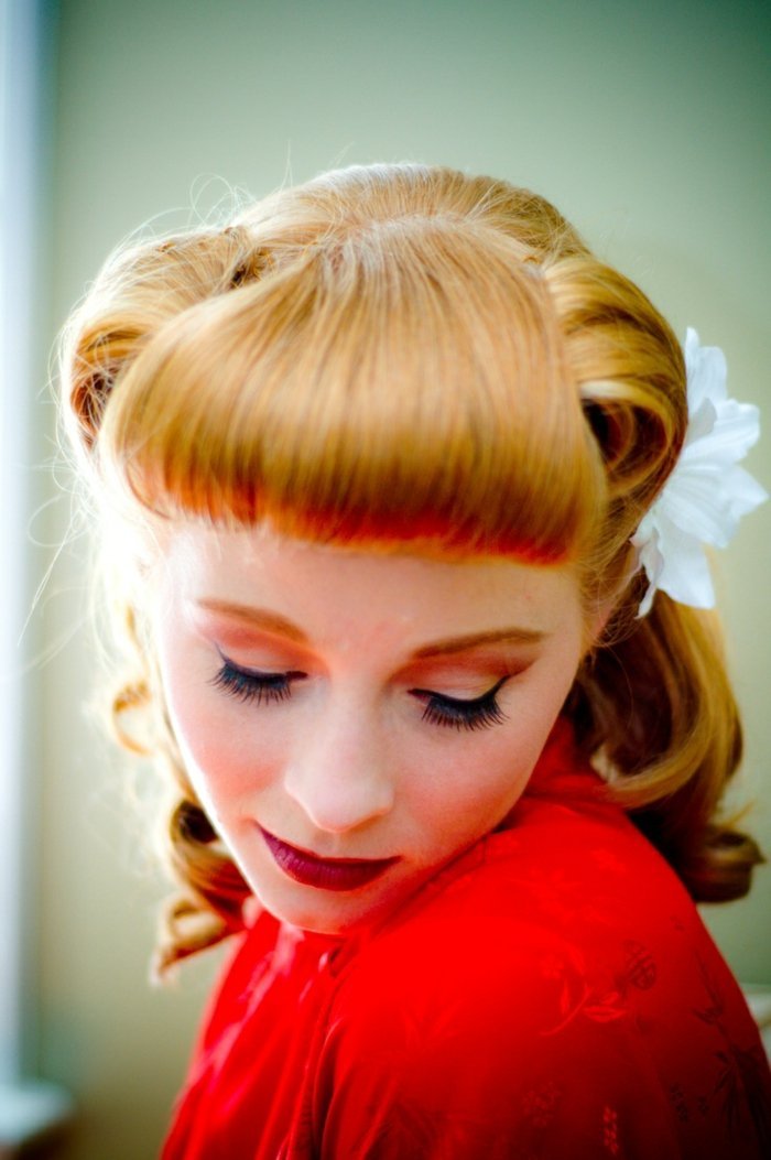 rockabilly účesy pre ženy s krátkym objemným pony diy rockabilly-krátke vlasy-kučery-ofina-diy-účes-nápady-moderné
