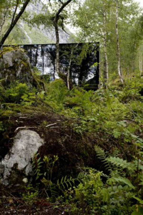 Romantická hotelová presklená fasáda