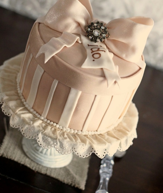 Darčekovo zabalené perly zdobené trblietavým sprejom