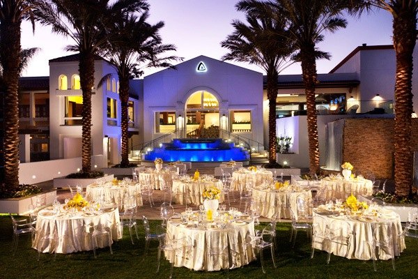 Svadobné oslavy nápady dekorácie stola žltá biela