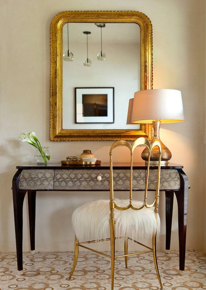 toaletný stolík-so-zásuvkou-art-deco-style-zlatý-zrkadlový-rám-umelá kožušina-kreslo-sedadlo