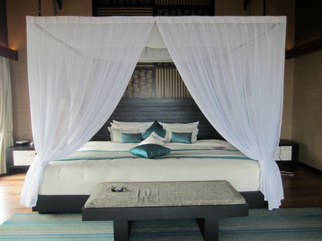 nastaviť nápady baldachýn posteľ baldachýn modré ozdobné vankúše