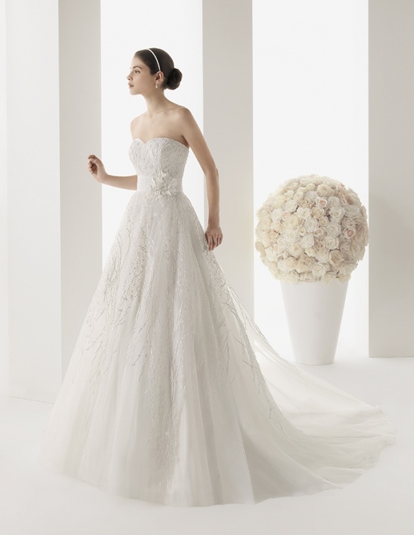 ružové-klára-svadobné šaty-2014-princezná-tyl-výšivka-ramená-bez-pásového kvetu