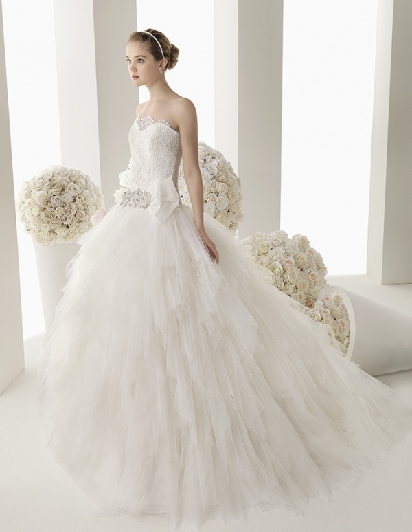 princezné-šaty-tyl-bujné-korzetové-čipkové-bandeau