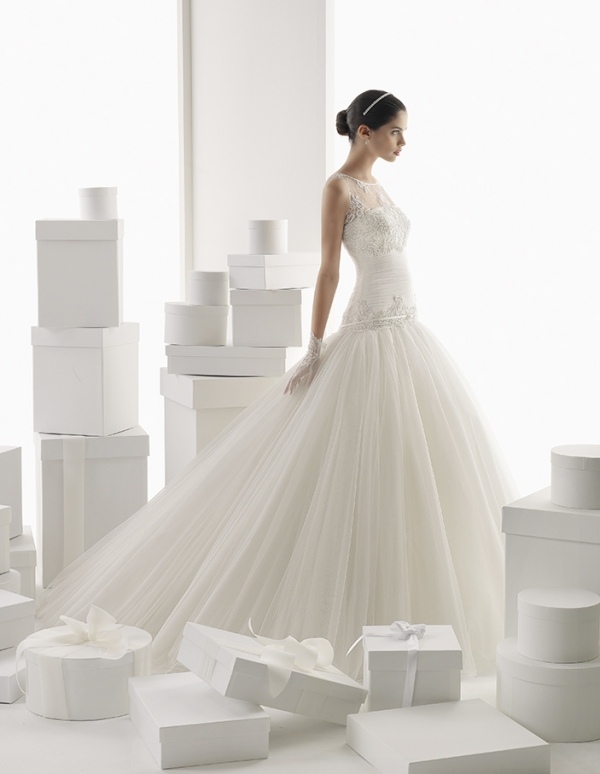 princeznovské šaty-tyl-vyšívané-korzety