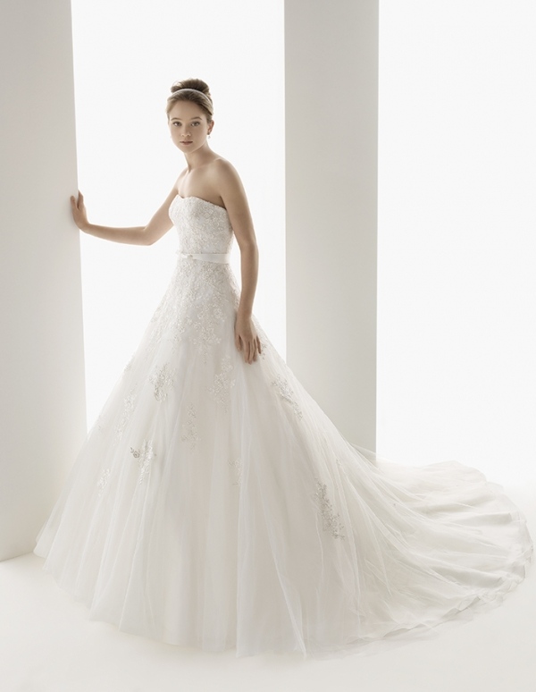 princezné-šaty-prírodný-pás-vyšívané