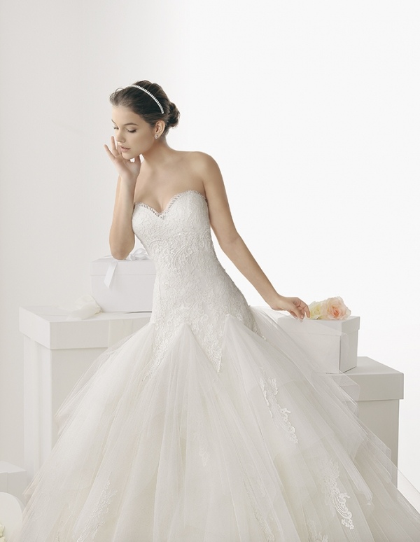 princezná-svadobné-šaty-tyl-čipka-živôtik-čipka-srdce-výstrih-bez ramienok