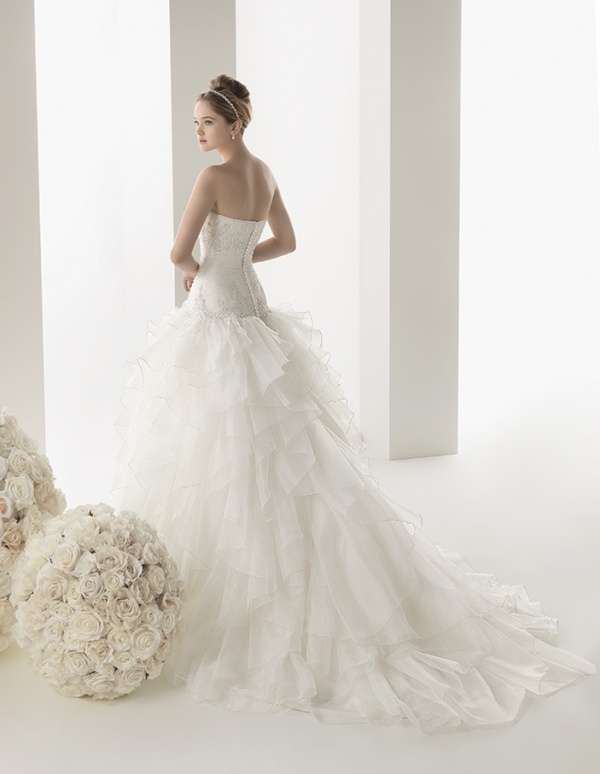 princezná-svadobné-šaty-vláčik-korzet-vyšívané