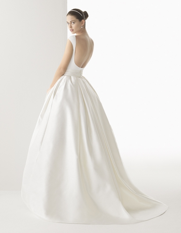 princezné svadobné šaty saténový výstrih