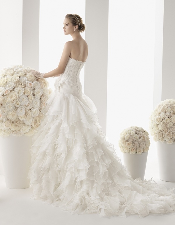 svadobné šaty-tyl-sukňa-viacúrovňové-korzetové-off-rameno