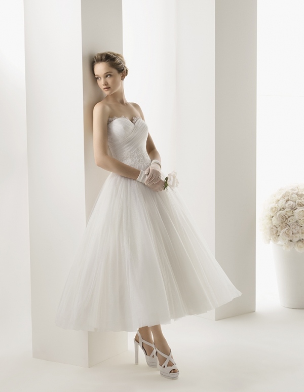 svadobné šaty-čajové šaty-dĺžka-srdce-výstrih-bez ramienok