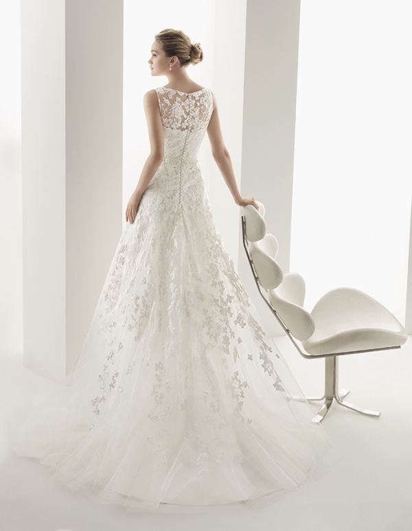 svadobné šaty-čipka-tyl-ponorka-výstrih-a-line