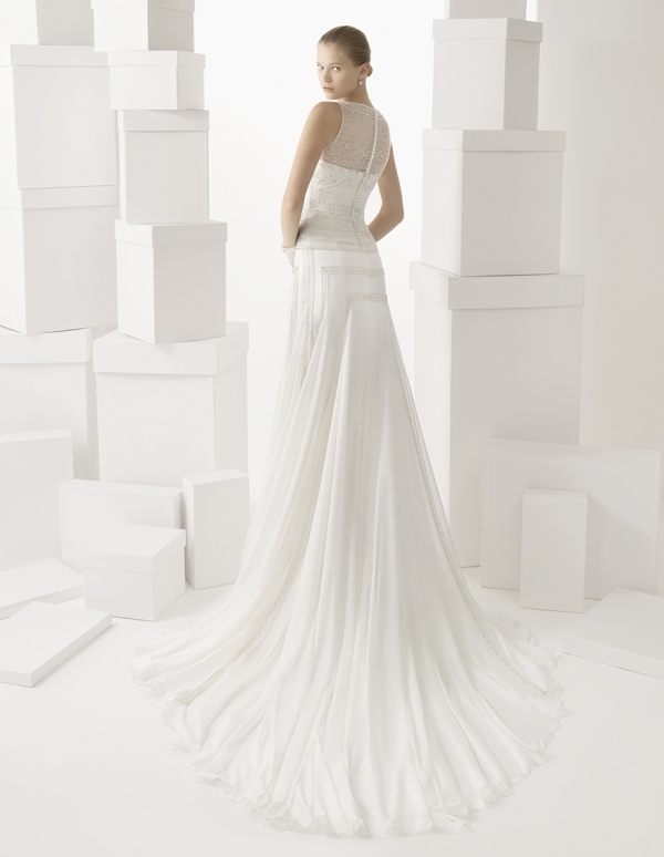 svadobné šaty-vlak-satén-chrbát-krk-priehľadné