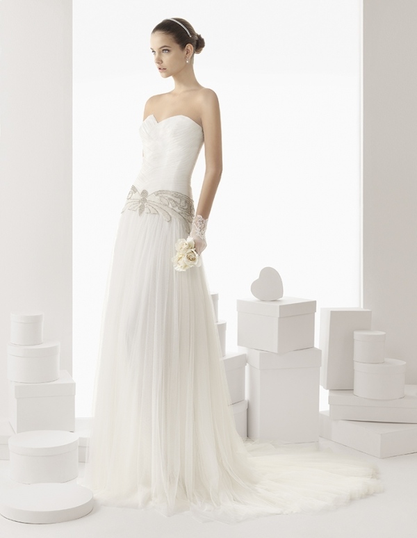 svadobné šaty-výstrih-srdce-mimo-ramena-tyl-sukňa-výšivka