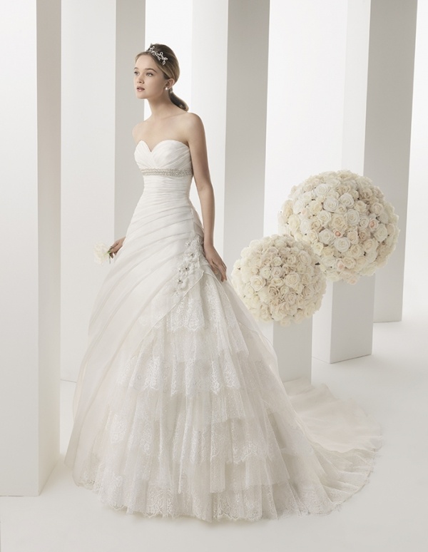 svadobné šaty-vévodkyňa-srdce-výstrih-sukňa-čipka