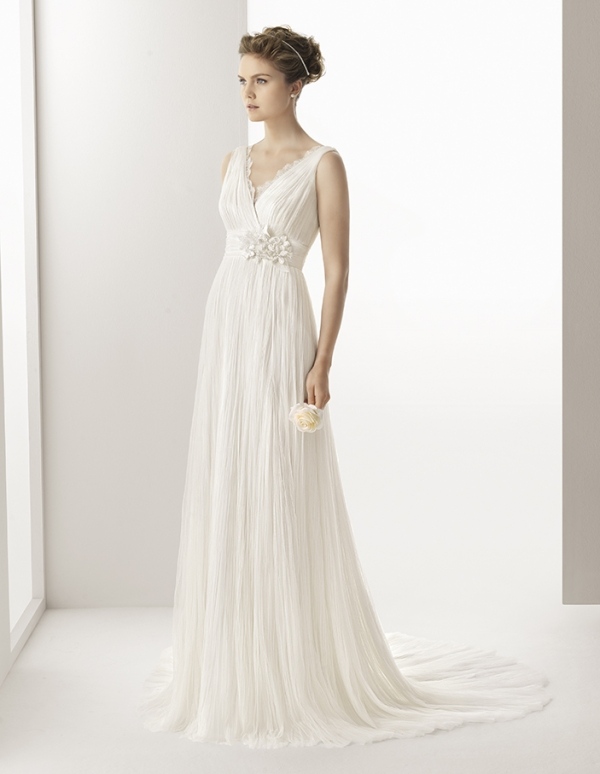 svadobné šaty-prešívaný-šifón-v-výstrih-empírový pás