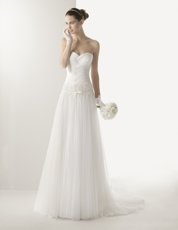 svadobné šaty-šifón-korálka-vyšívaný-opasok-srdiečkový výstrih