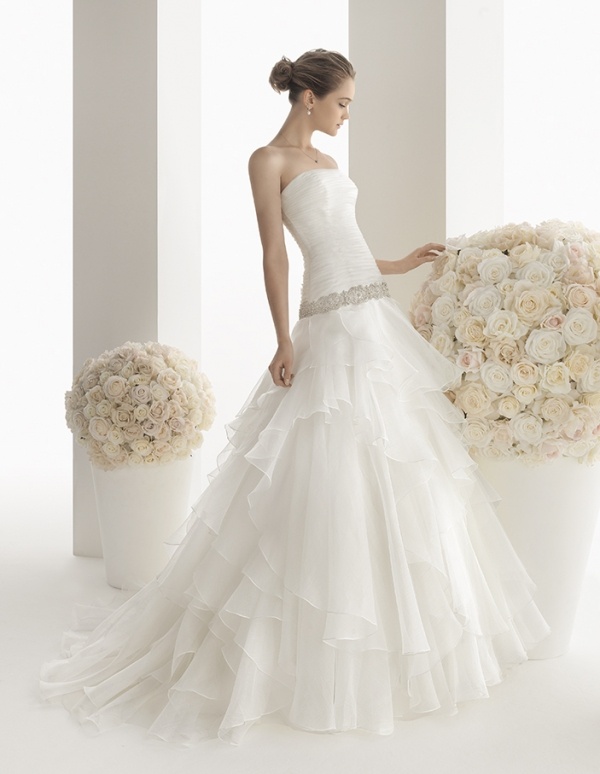 svadobné šaty-bandeau-korzet-sukňa-drahokamu-opasok