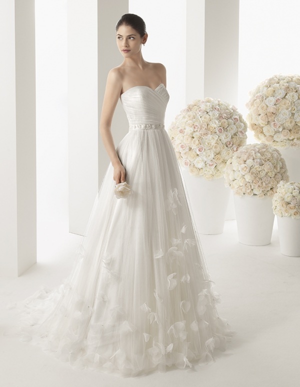 svadobné šaty-line-tyl-perlový pás-mimo-rameno