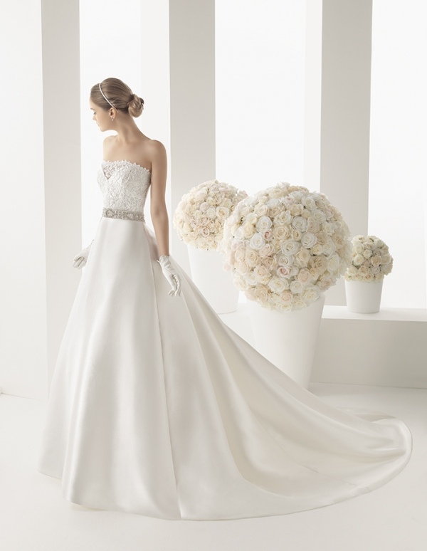 svadobné šaty-line-drahokamu-opasok-čipka-korzet