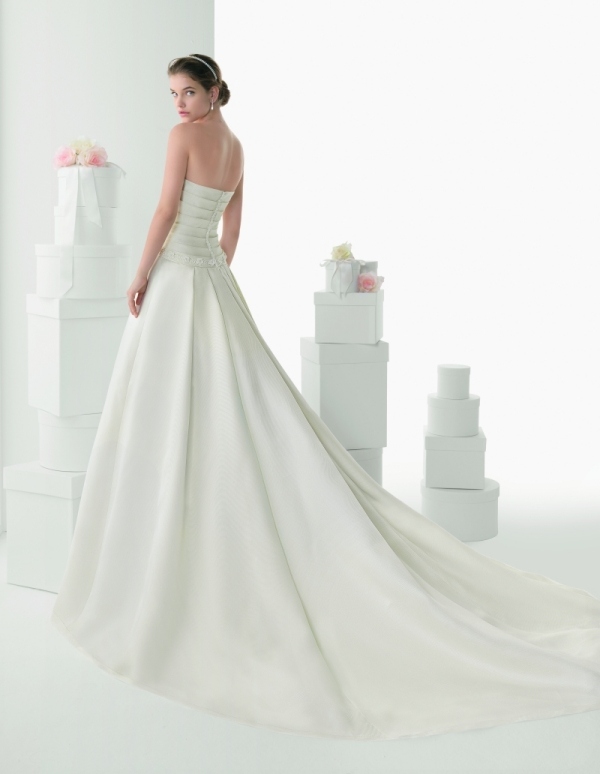 svadobne-sat-a-line-vlak-bez ramienok-pink-clara