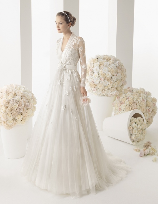 svadobné šaty-line-dlhé-tylové-výšivky-dlhé rukávy