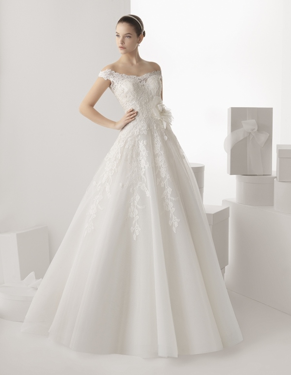 svadobné šaty-2014-carmen-výstrih-čipka-výšivka