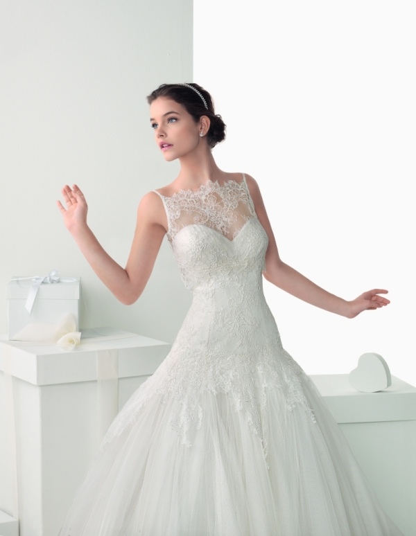 svadobné šaty-princezná-tyl-čipka-top-srdce-výstrih