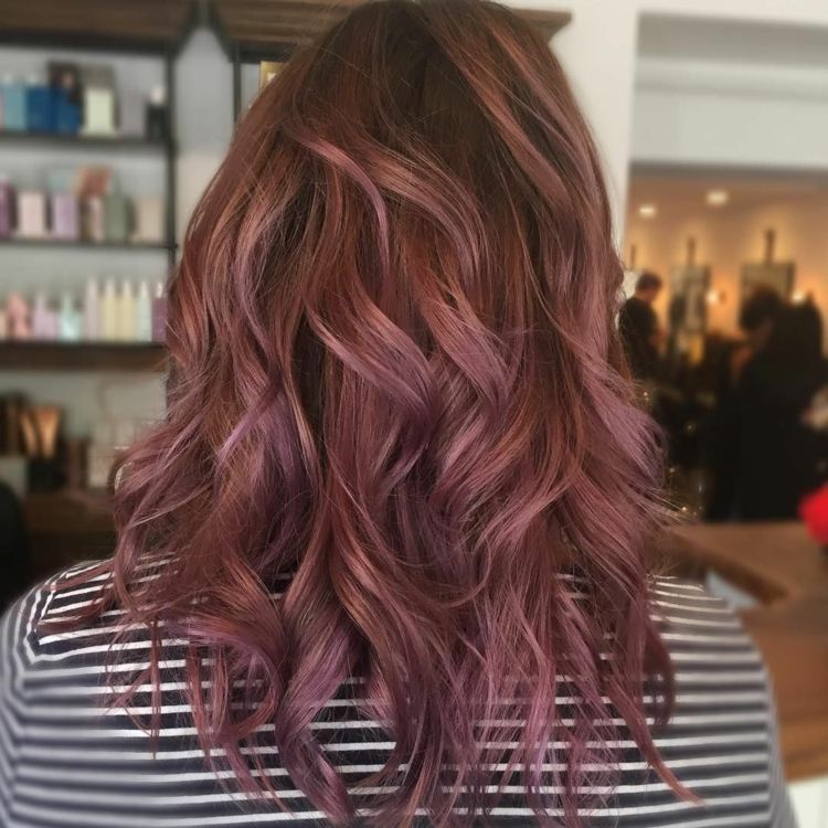 Čokoláda Mauve Balayage Farba vlasov Účesy Trendy Dámske kučery dlhé vlasy