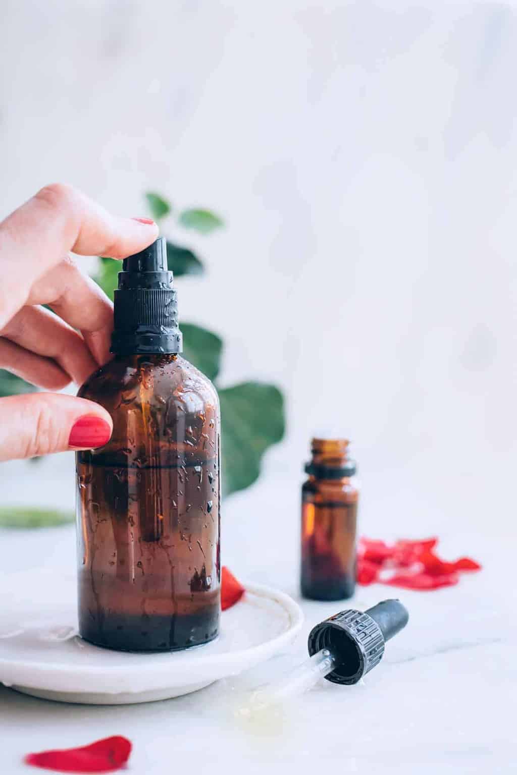 Vyrobte si ružovú vodu sami Ružový olej pre suchú pokožku Prírodná kozmetika DIY