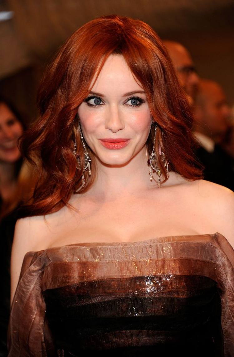 krásne lesklé vlasy sú atraktívne v každej farbe červeno-vlasy-farby-krásne-lesklé-medené-sýte-farby-christina-hendricks