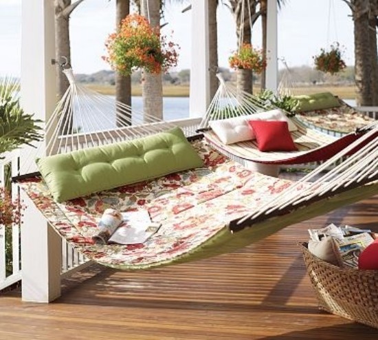 Dizajnové hojdacie siete na verandu vo vidieckom štýle