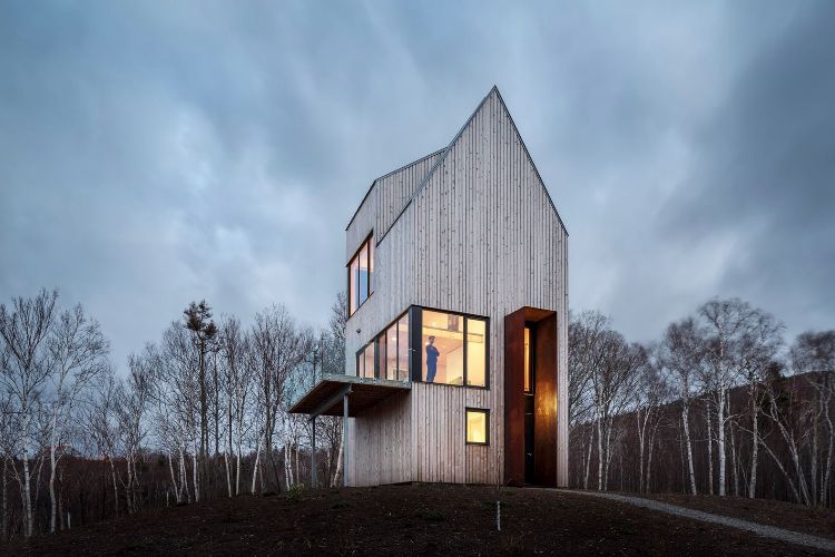 tichá chata na jazere trojpodlažný výhľad výhľad drevený obklad kanadské pobrežie