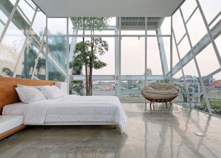 Poter v podlahe zasklenie od podlahy k stropu