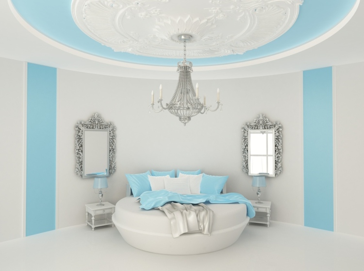 postele okrúhle vintage svetlo modrá biela zrkadlové ozdoby strieborná