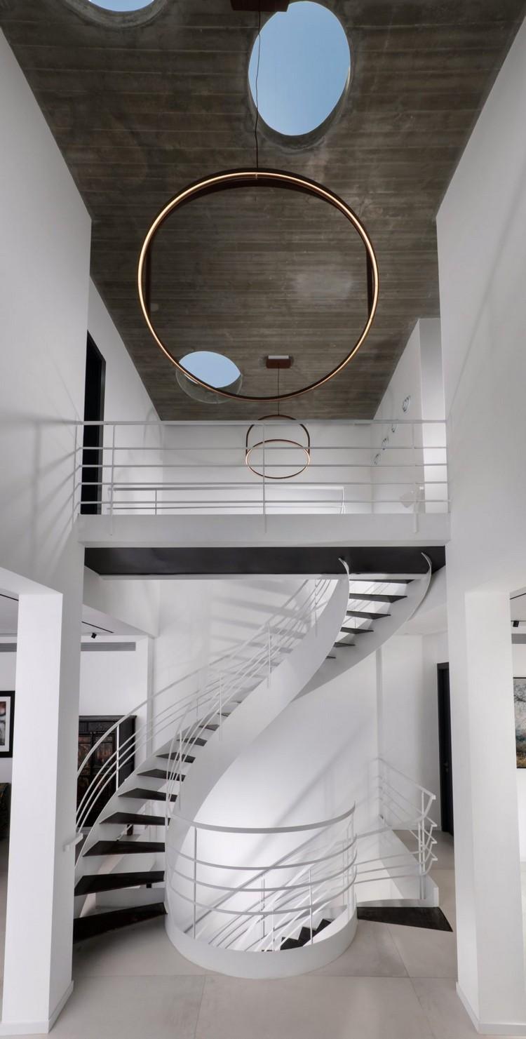 okrúhle svetelné schodisko točité schodisko kruhová lampa