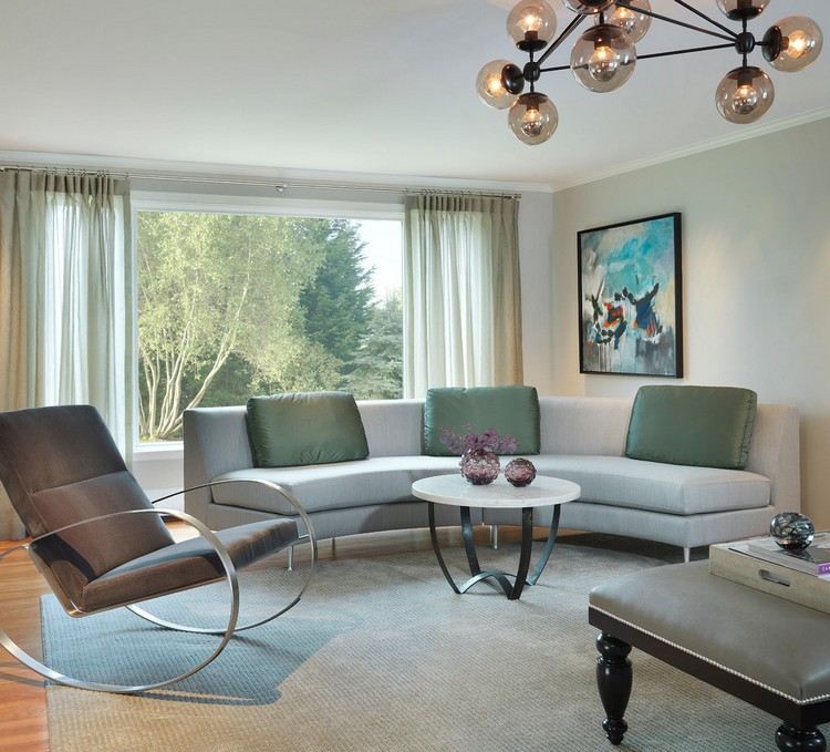 Okrúhle pohovky moderné-svetlo sivé-kovové-nohy-zelené-vankúše-okrúhly konferenčný stolík