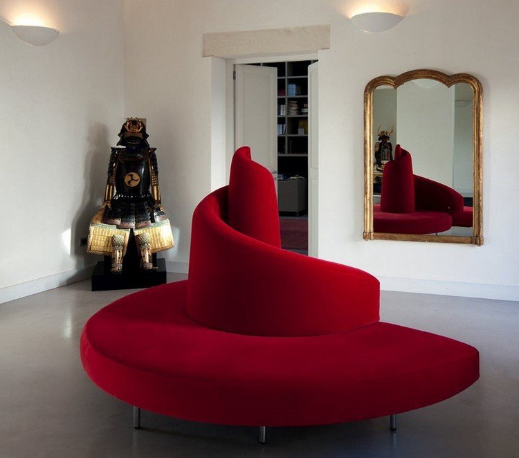 okrúhle pohovky-moderné-špirálové-operadlo-červené-TATLIN-Mario-Cananzi