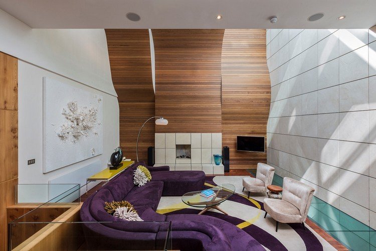 okrúhle pohovky-moderné-purpurové-tehlové-krbové-žlté-akcenty