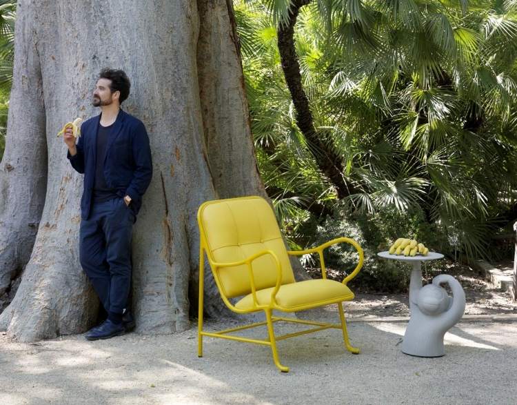 Čo je lepšie s opicou ako žltá a banánová? bočný stôl-okrúhly-betón-vtipný-opičí-palmový-kreslo-žltý-banán