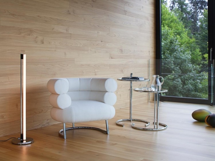 nadčasovo moderný - dizajnová klasika z 20. rokov minulého storočia bočný stôl-okrúhla-oceľ-chrómovaná-sklenená-top-dizajn-klasika-eileen-sivá