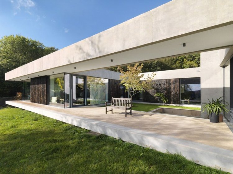 rustikálny nábytok-vonkajšia-lavica-terasa-veľké-okno