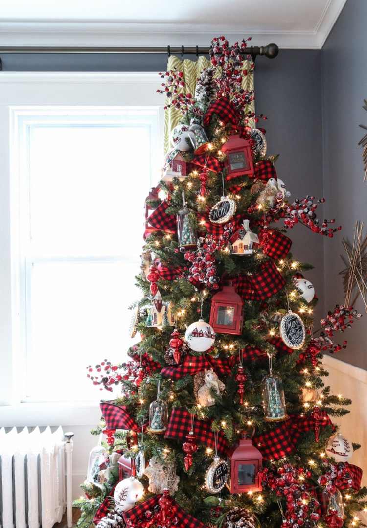 rustikálna vianočná ozdoba veniec s byvolím plédom v červenej a čiernej farbe